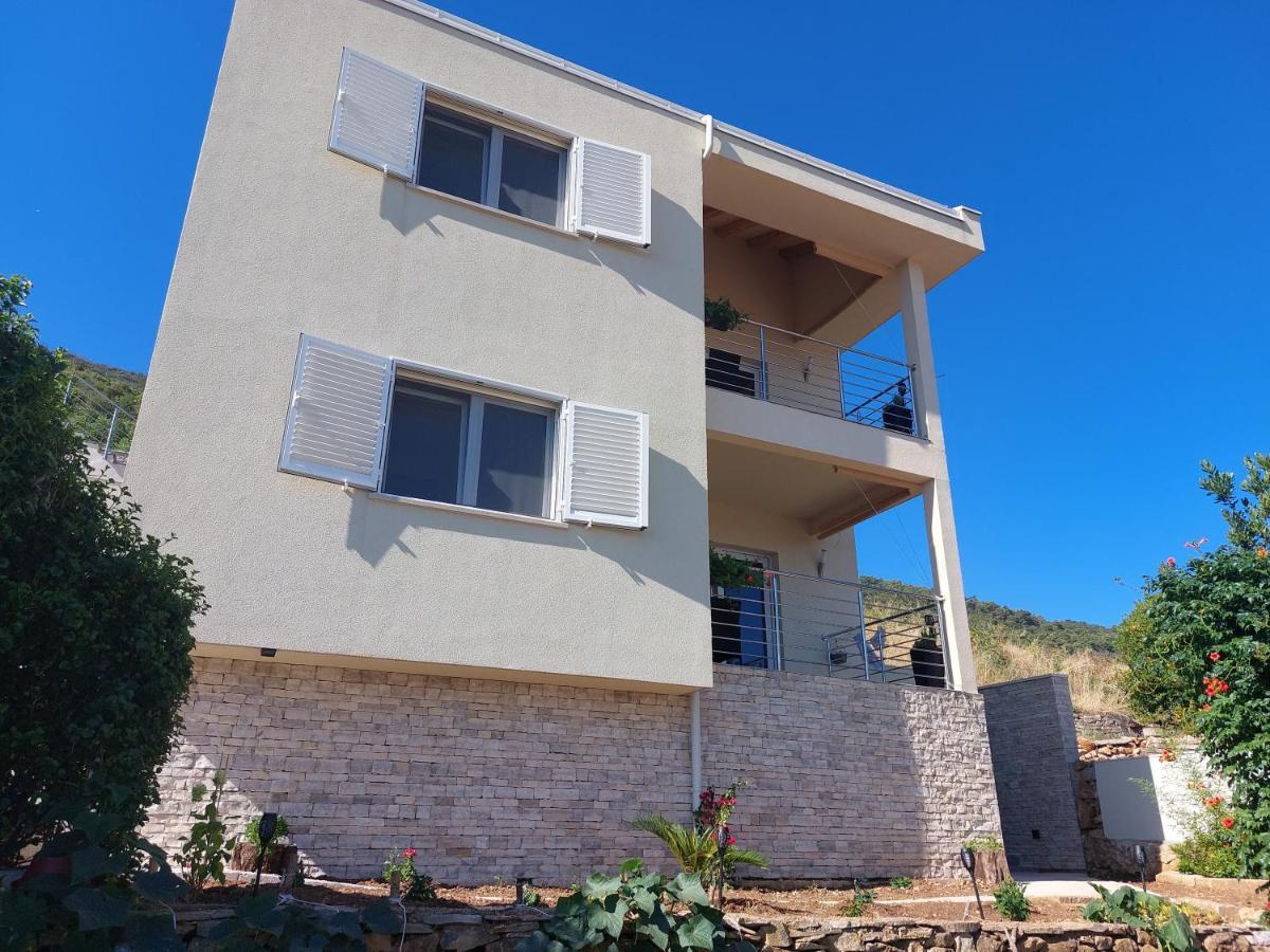 Holiday Home Kate Vis Exterior photo