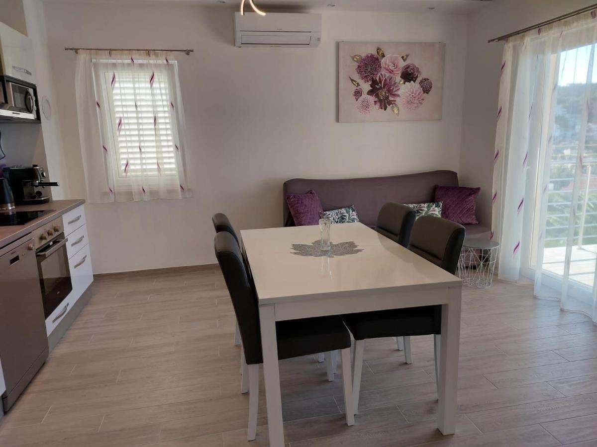 Holiday Home Kate Vis Exterior photo